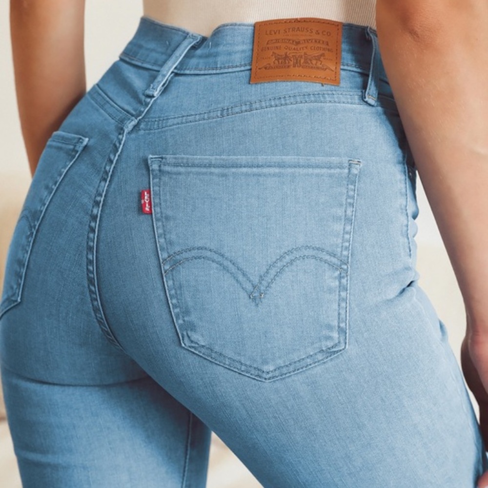 Levi's- Mile High High-Waisted Jeans (26)